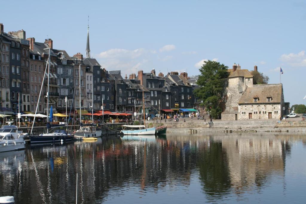 Chez Fifille Appartement Dans Honfleur Parking Prive Habitación foto